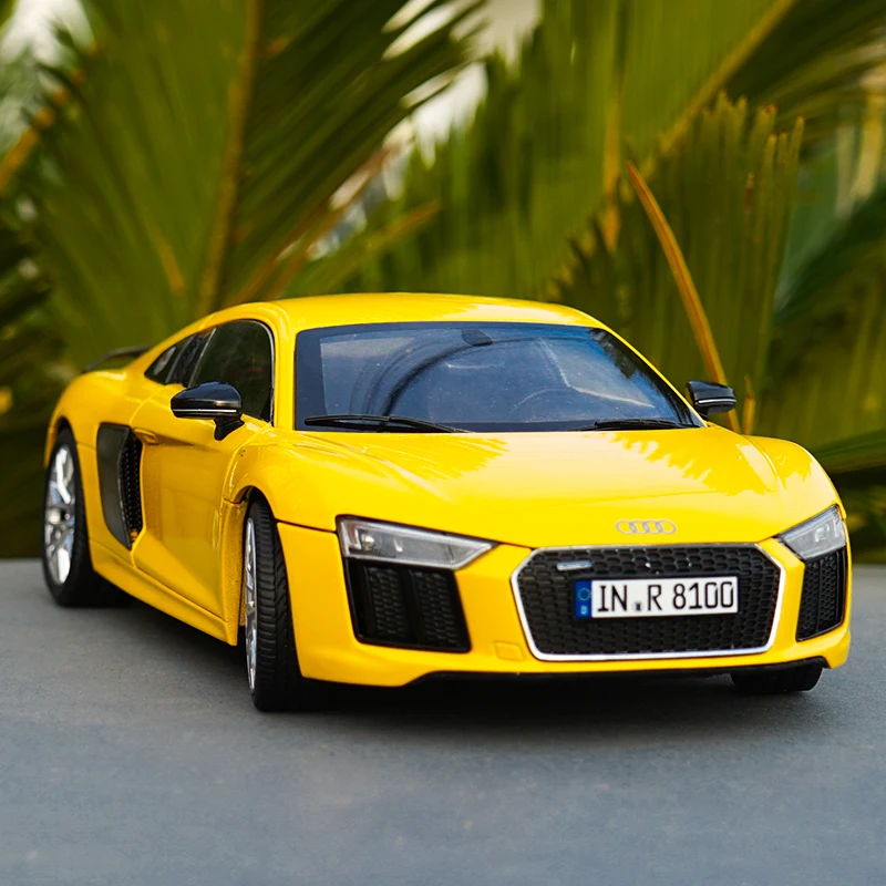 Оригинальный авторизованный оригинальный 1/18 масштаб Audi R8 V10 plus Новый литой под