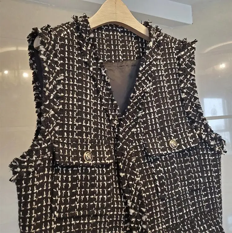 Runway Autumn Winter small fragrance Tweed sleeveless women's jackets ladies V-Neck Pocket Button tassel coat