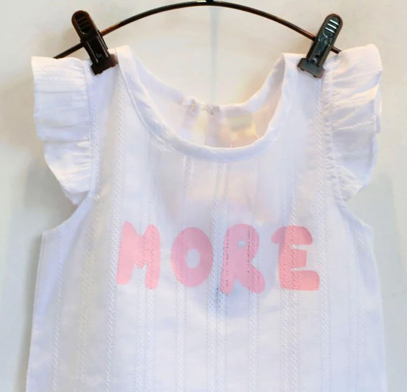 Одежда для маленьких девочек; модное летнее платье-футболка с расклешенными рукавами и надписью; костюм из топа и шорт