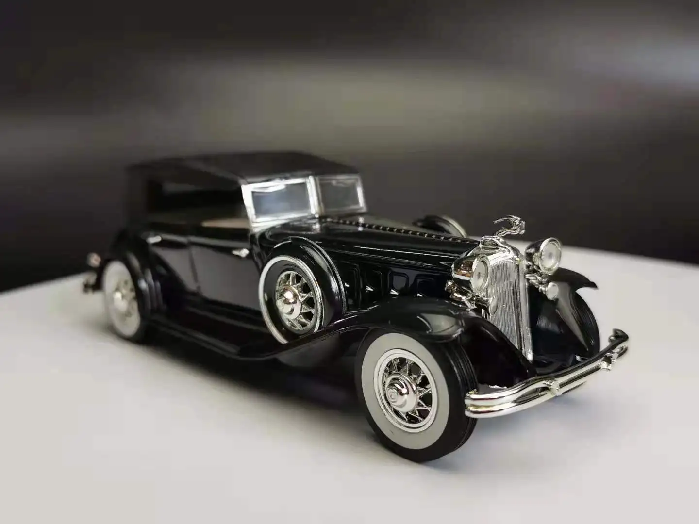 1932 Chrysler LeBaron 1:32 Die-Cast Gold Tone Signature Model #32316 
