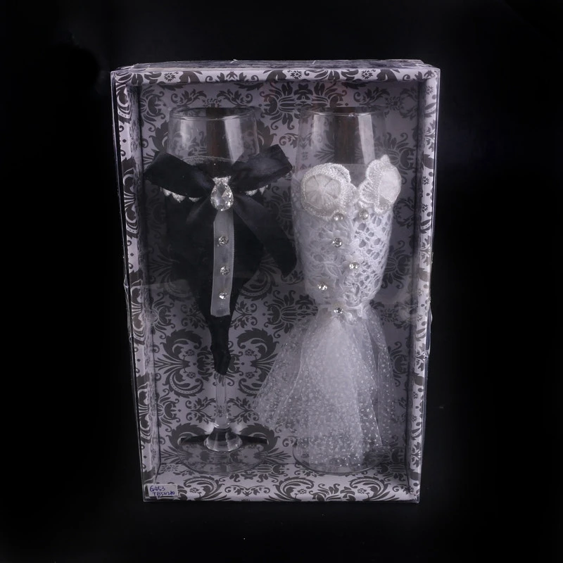 HOT 2Pc/Set Creative Gift Bridal and Groom Black and White Dresschampagne Flutes Wedding Glasses Set Cup Toasting Goblet for Wed