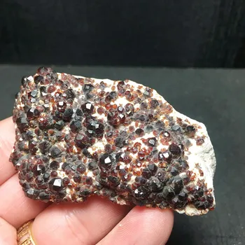 

Natural monolithite specimens, quartz crystals, the original ecology of the original stone specimens