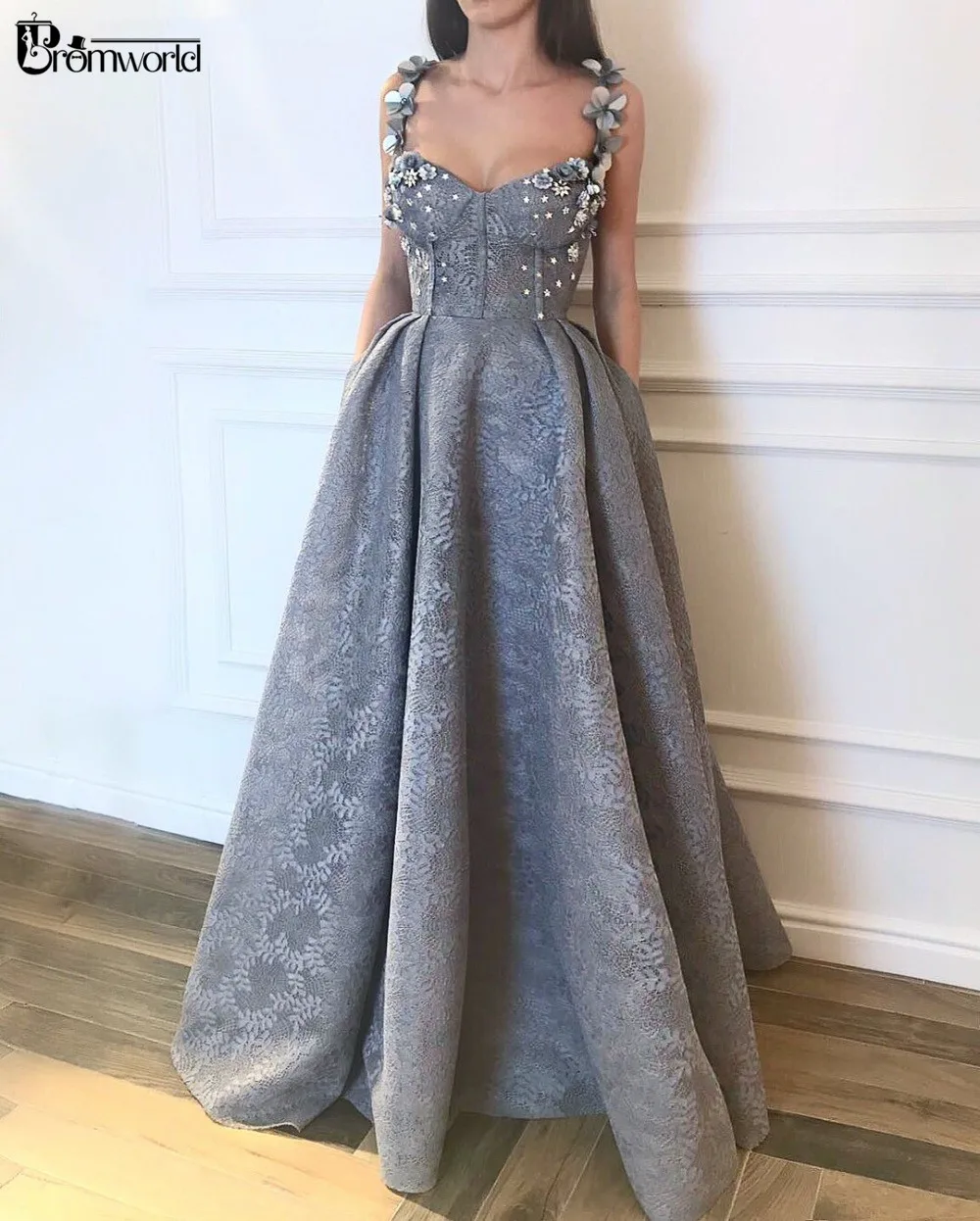 

Promworld Gray Muslim Arabic Evening Dress 2019 Sweetheart Flowers Crystal Beaded Straps Formal Dress A-Line Lace Evening Gown