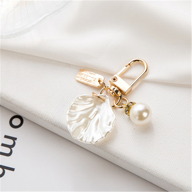 Heart Keychain Women Girl Korean Fashion Shell Pearl Key Chain Bag Charms Gold Key Ring Trinket Airpods Key Accessories