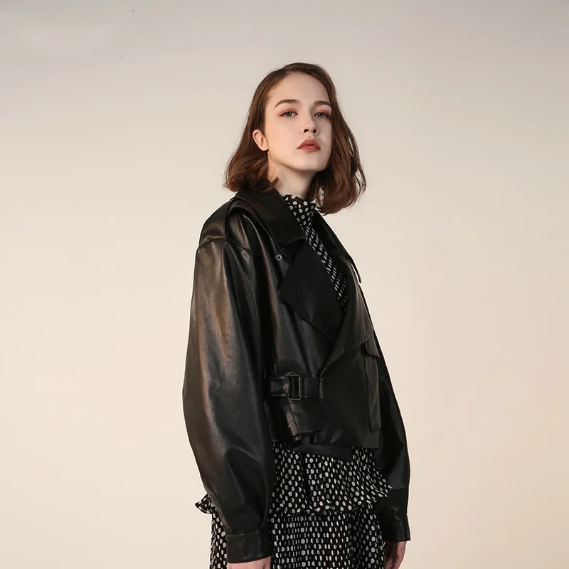 Женская куртка из искусственной кожи черная Свободная с отворотом и длинными