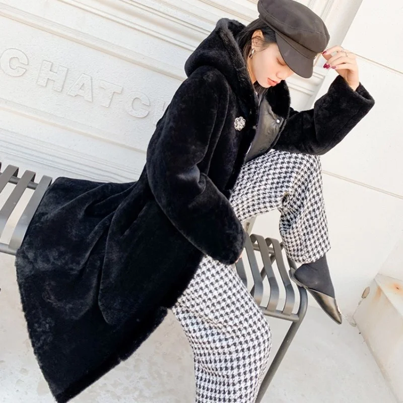 Рисунок 4 - Зимнее женское длинное пальто из