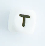 100pcs T 100 силиконовая бусина Буква s DIY имя на детской соске цепочка зажим Прорезыватель 12 мм куб Жевательная бусина буква ожерелье зубная игрушка - Цвет: 100pcs T