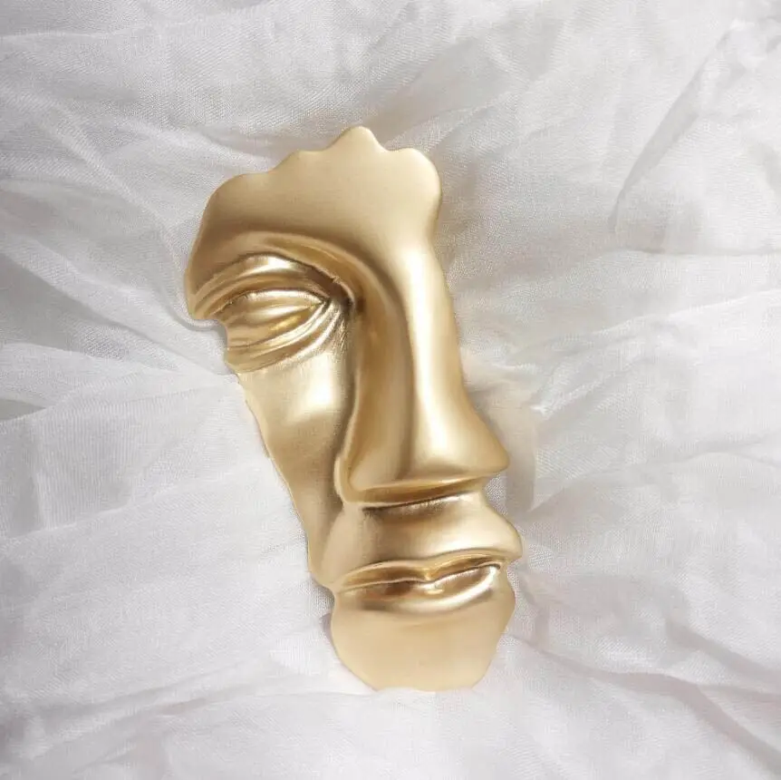 

Unique Versatile Exaggeration Head Brooch Gold Semi-Face Mask Suit Accessories Crafts Cool Corsage