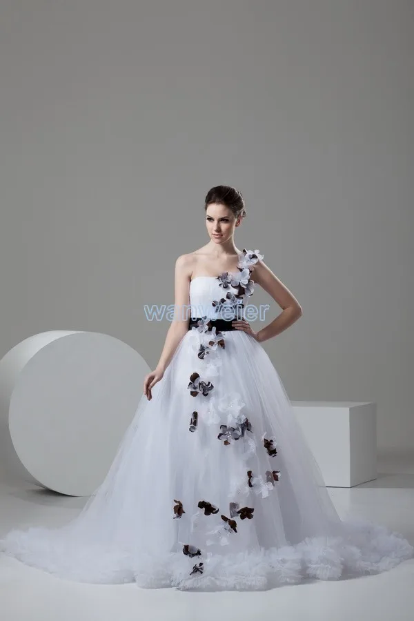 

free shipping 2016 design hot sale custom size/color bridal gown small train white one shoulder handmade flowers weddin dress