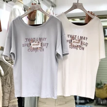 Женская летняя коллекция года, модная тонкая футболка, универсальная, Корейская, свободная, с круглым вырезом, с золотым принтом, для женщин