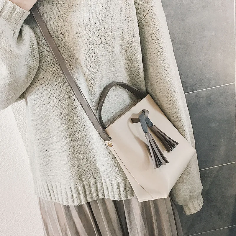 

Fashion Mini Bucket Bag Women's 2020 Autumn And Winter New Style Contrast Color Bag Tassels Versatile Hand Shoulder Bag