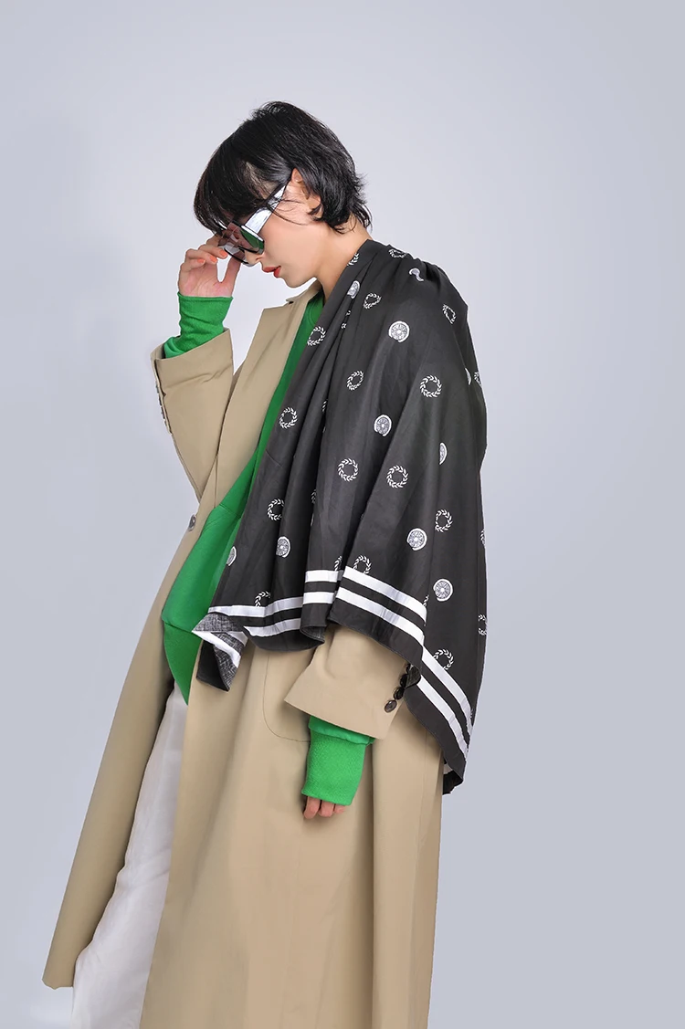 MISHOW Milan Fashion Week/весна-лето 2020, Женский комплект из зеленых свитеров, пальто с отложным воротником и белые штаны-1