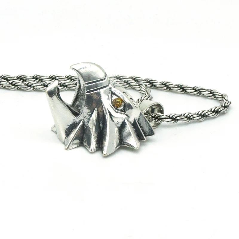 Wizard school legendary creature Griffin necklace 26*30mm game cosplay monster hunter wild Gryphon medallion pendant necklace