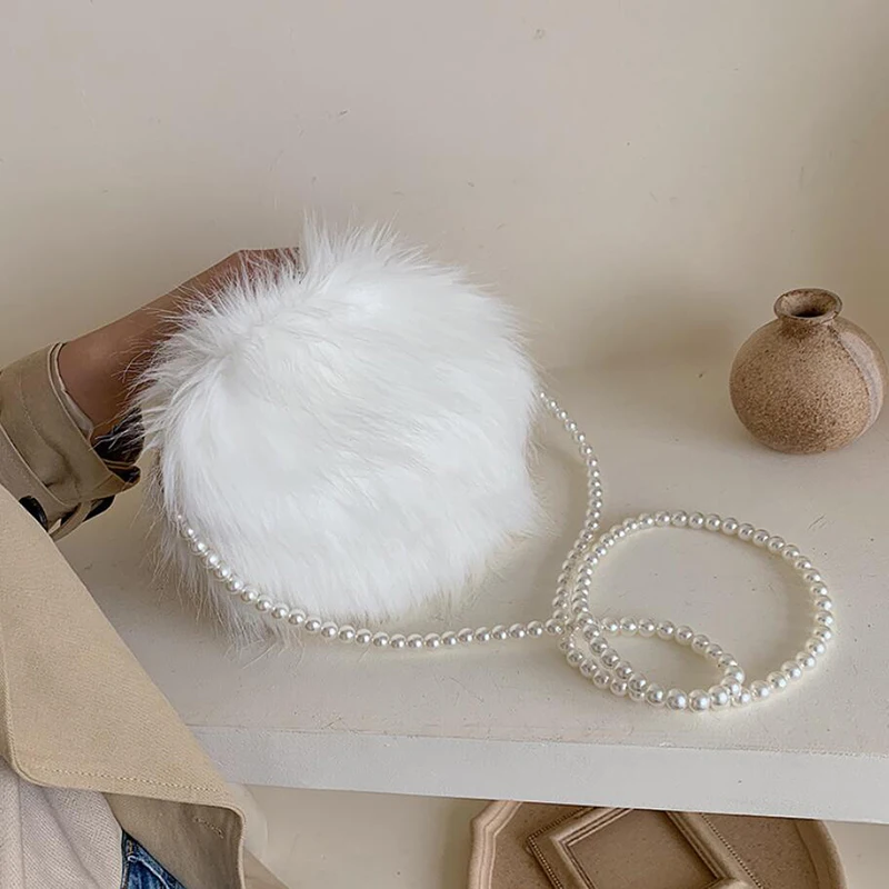 Fashion Faux Fur White Shoulder Bag Soft And Comfortable Suede Round Handbag Autumn And Winter Hot Mini Pearl Chain Chic Bag