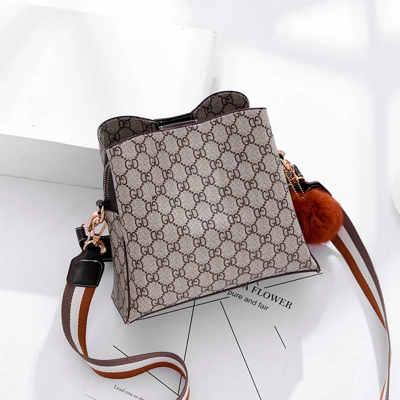 

New fashion printing women bag winter personality bucket bag letter retro shoulder Messenger small square bags for women 2019