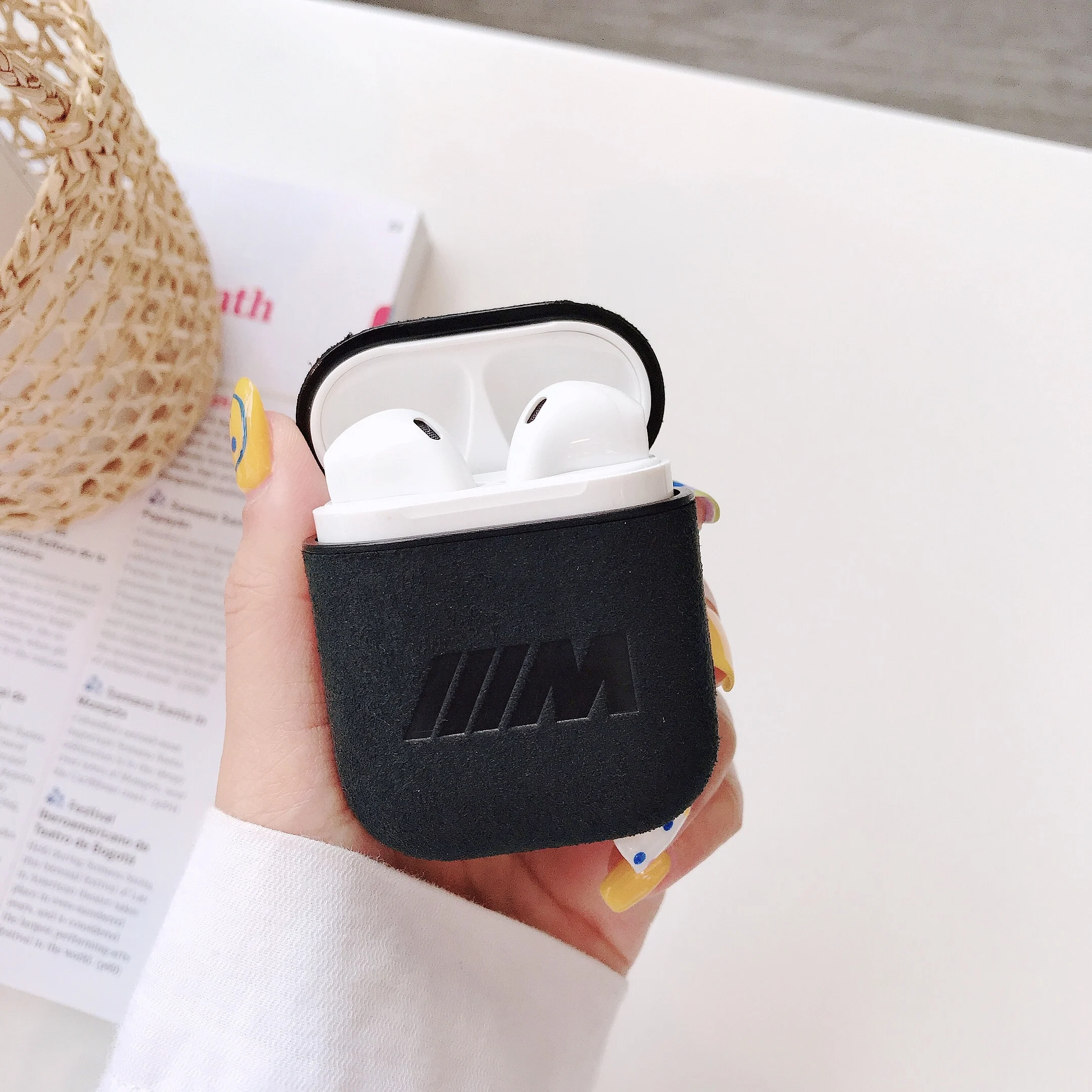 Автомобильные чехлы для наушников с логотипом для Apple AirPods pro, замшевая кожаная сумка, чехлы для наушников с Bluetooth, беспроводная защита для наушников - Цвет: M-Black Suede Pro