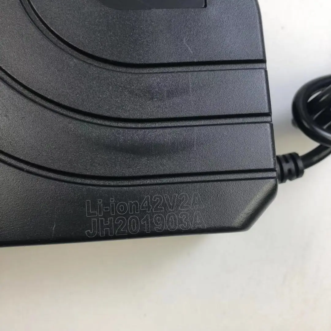 Литиевая батарея с зарядным устройством 42 V/2a
