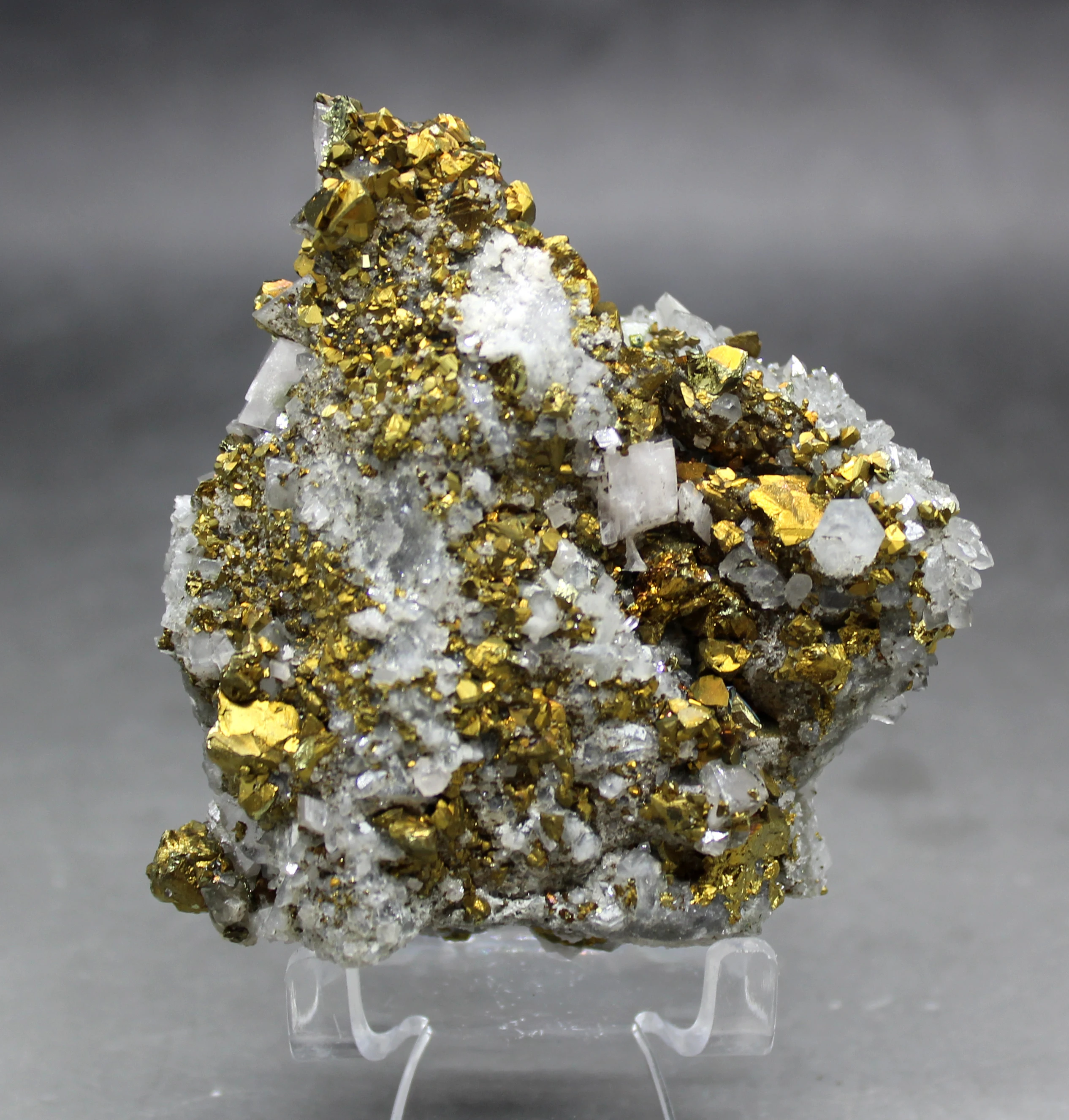 

224g Natural Shiny chalcopyrite and crystal symbiotic mineral crystal specimen Stones and crystals Rough quartz