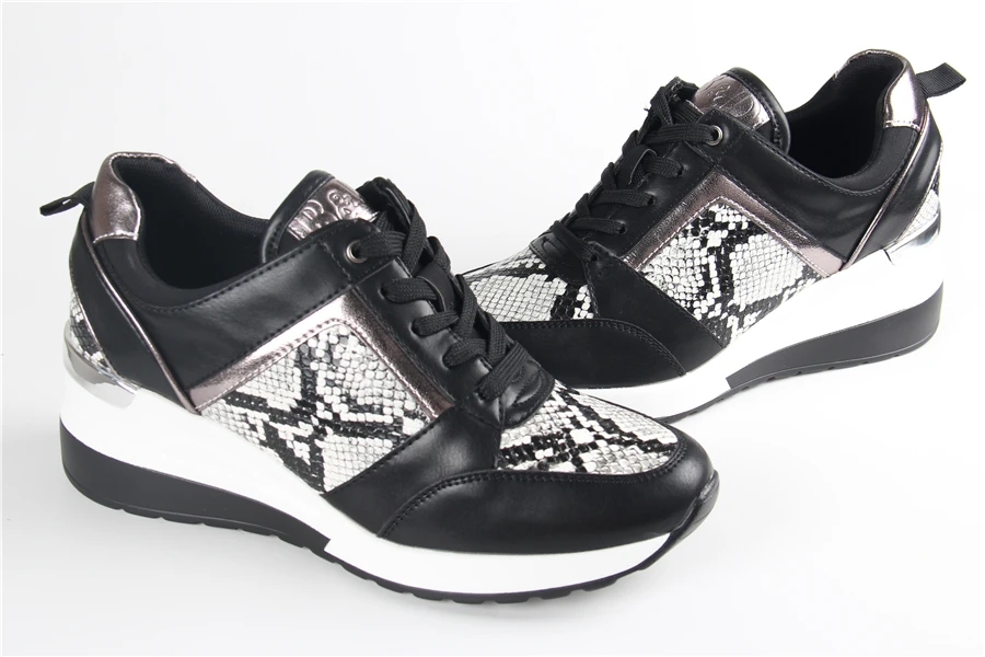 Женские леопардовые кроссовки; сезон осень-зима; женская обувь на танкетке; модная повседневная обувь со змеиным узором