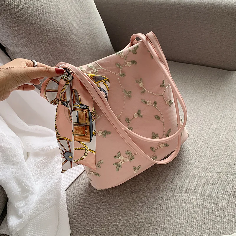 

Small fresh 2019 new fashion Korean version of fashion lace embroidered single shoulder bag large capacity tote bag