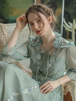 

Retro Mori Girl Embroidery Flower Handle French Slim Dress