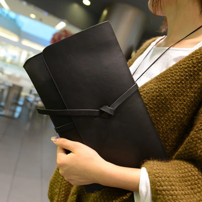 

New Korean version of European and American men holding bags retro hundred files bag