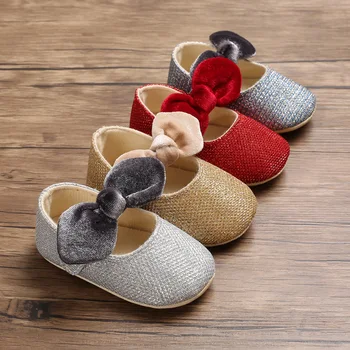 

Female baby spring and autumn 0-1 princess shoes rubber sole bright leather non-slip sets of feet bow baby toddler shoes