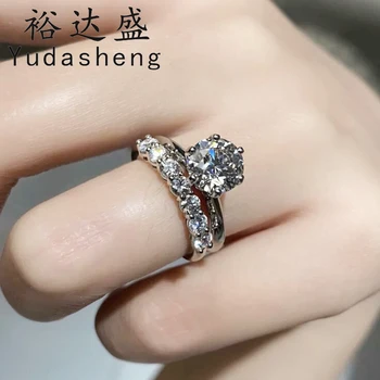 

Six-claw inlaid zircon ring. Make it look like a volley and shine like the great true love it symbolizes in the world