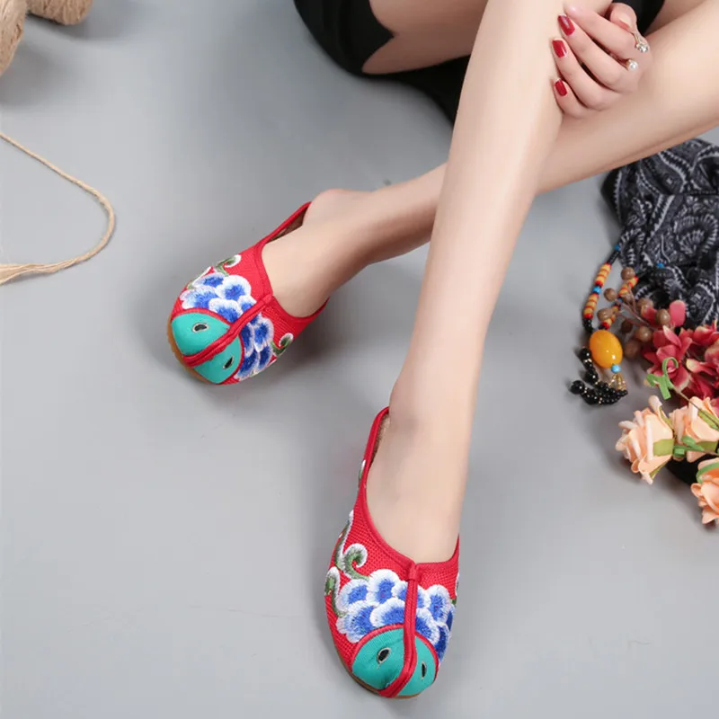 

New Style Xishuangbanna Thailand Exotic Alice Head Fish Modeling Slipper Embroidered Ethnic Style of Playful Sandals