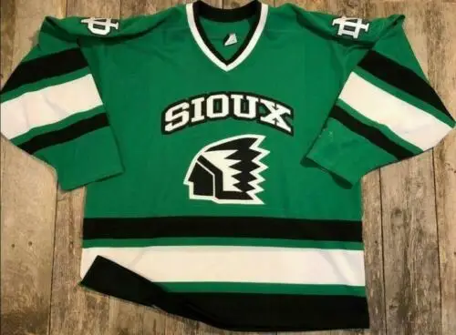 Северная Дакота Fighting Sioux Университет Ретро Возврат хоккейная Джерси Вышивка сшитая настроить любой номер и имя - Цвет: Зеленый