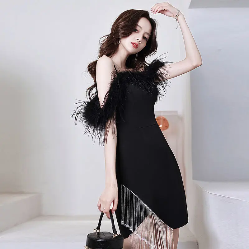 Повседневное женское мини-платье трапециевидной формы с открытыми плечами на