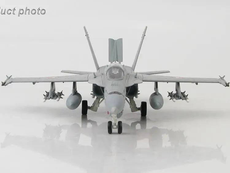 Hobby Master F/A-18C Hornet Swiss Air Force J-5017 1/72 литая модель самолета