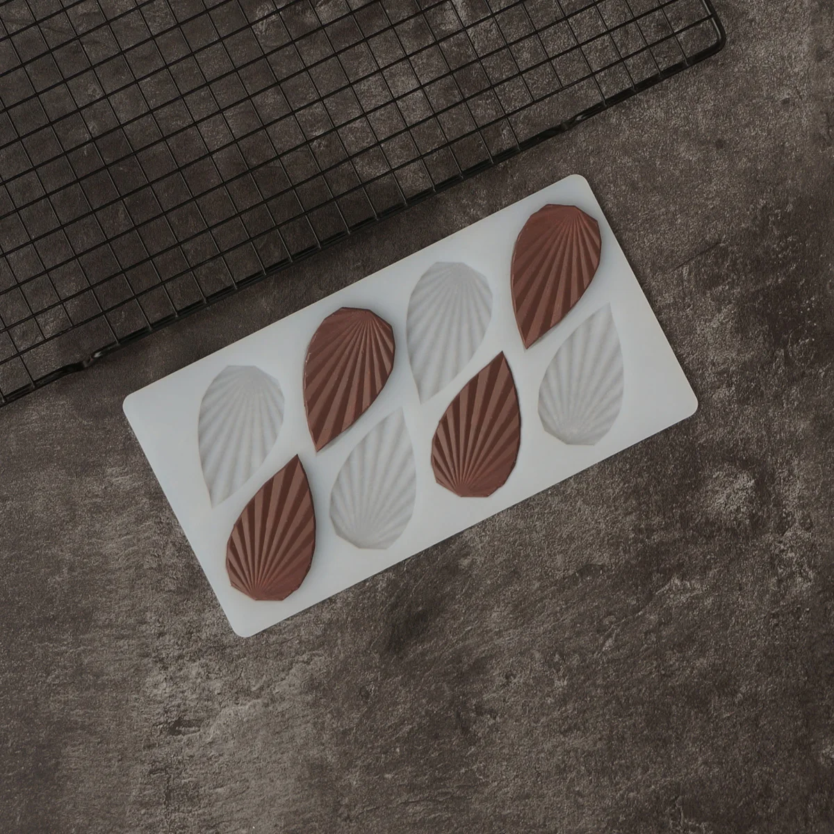 Ruffled Leaf Shape Chocolate Mold Cake Decorating Tools Leaves Shape Silicone Transfer Sheet Baking Stencil Chablon