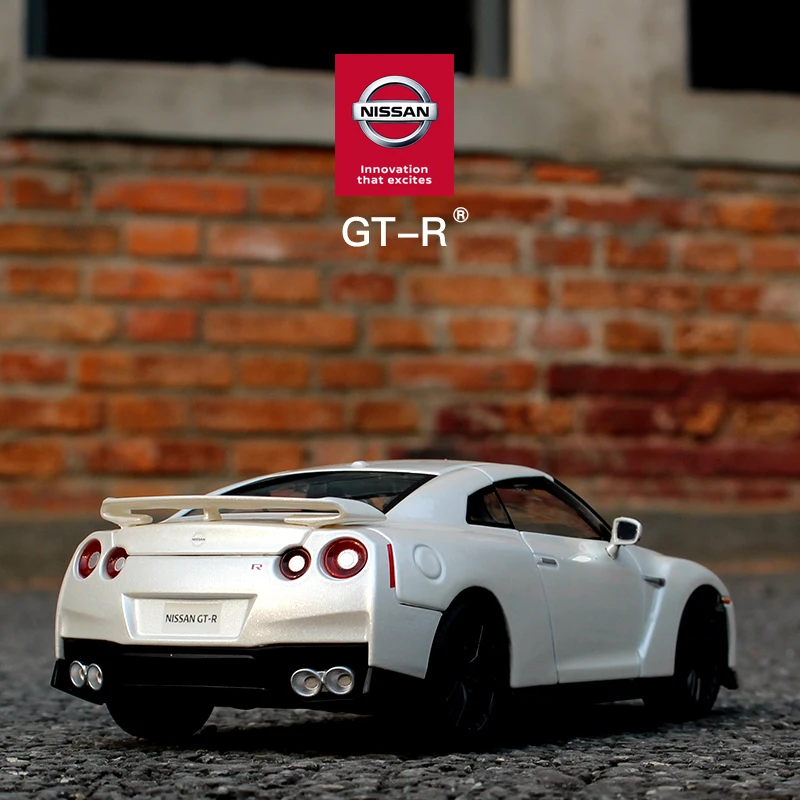 Bburago 1:24 2017 Nissan GTR спортивный автомобиль литье под давлением модель автомобиля