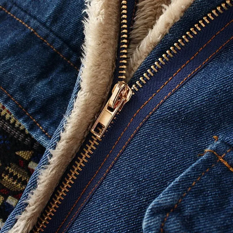 3631703320_180729850