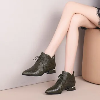 

MLJUESE 2020 women ankle boots cow leather pointed toe checkered lace up winter short plush low heels women boots party dress