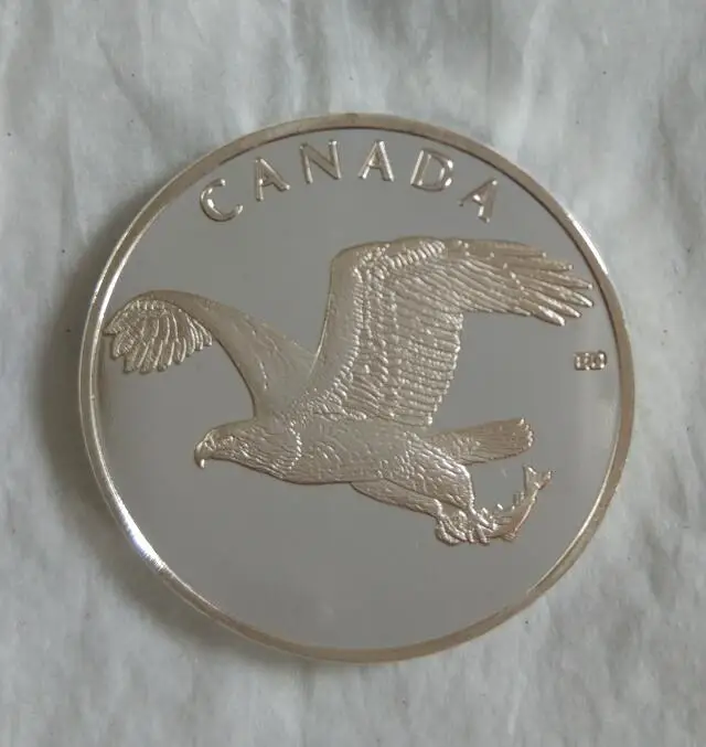 Canadian Eagle Catching Fish 35mm Metal Coin Plated Commemorative Badge medal for collection Arts Gifts Souvenir | Дом и сад