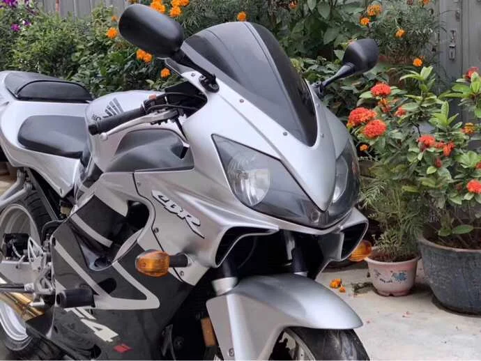 thumbnail image 2 of CBR600 F4i Motorcycle Windscreen - Black Double Bubble Windshield For 2001-2008 Models | Wind Protection 2 of 11