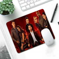 Programa de tv lucifer pequeno mouse pad acessórios para jogos espaço via láctea tapete gamer completo teclado mesa tapis souris mousepad