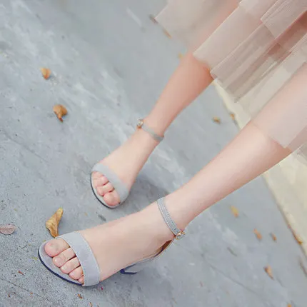 

Summer 2020 New Thick Heel Shoe Buckle Open Toe High Heel Sandals Wild Small Size Roman Middle Heel Women Casual