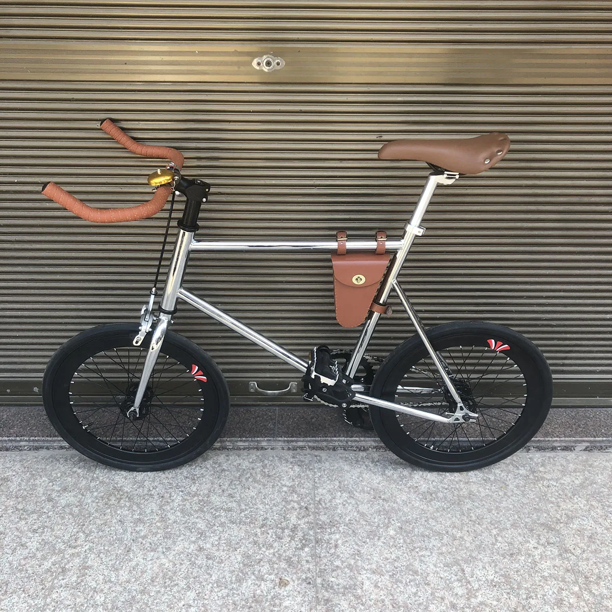 20 inch fixed gear bike Single speed Retro Bike fixie bike vintage sliver bicycle frame mini vinbicycle with sliver basket