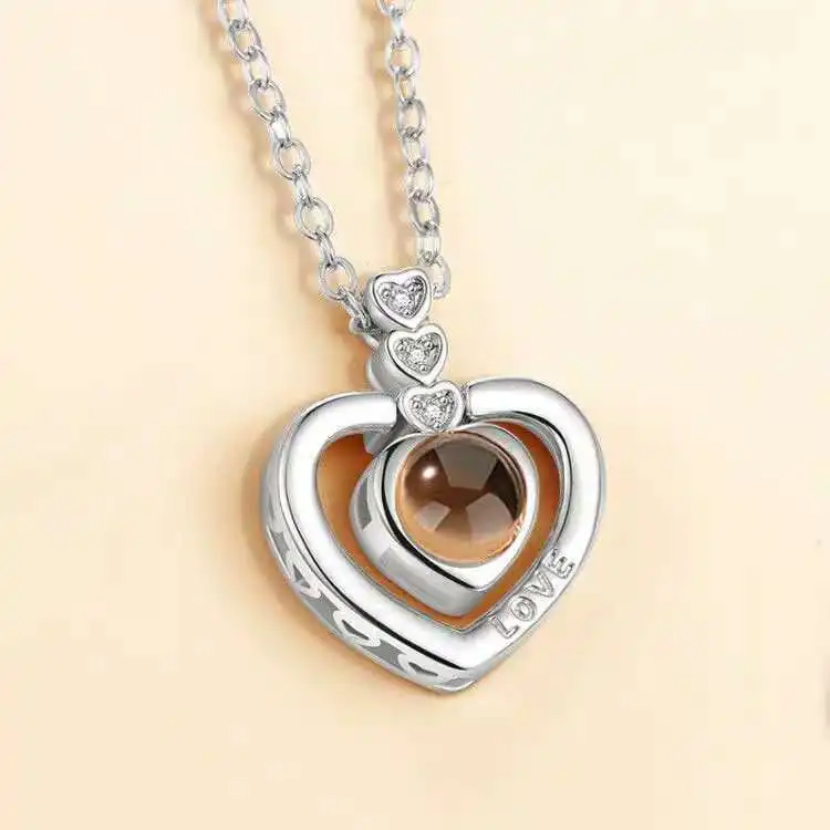 Collier Projecteur - "Je t'aime" en 101 Langues