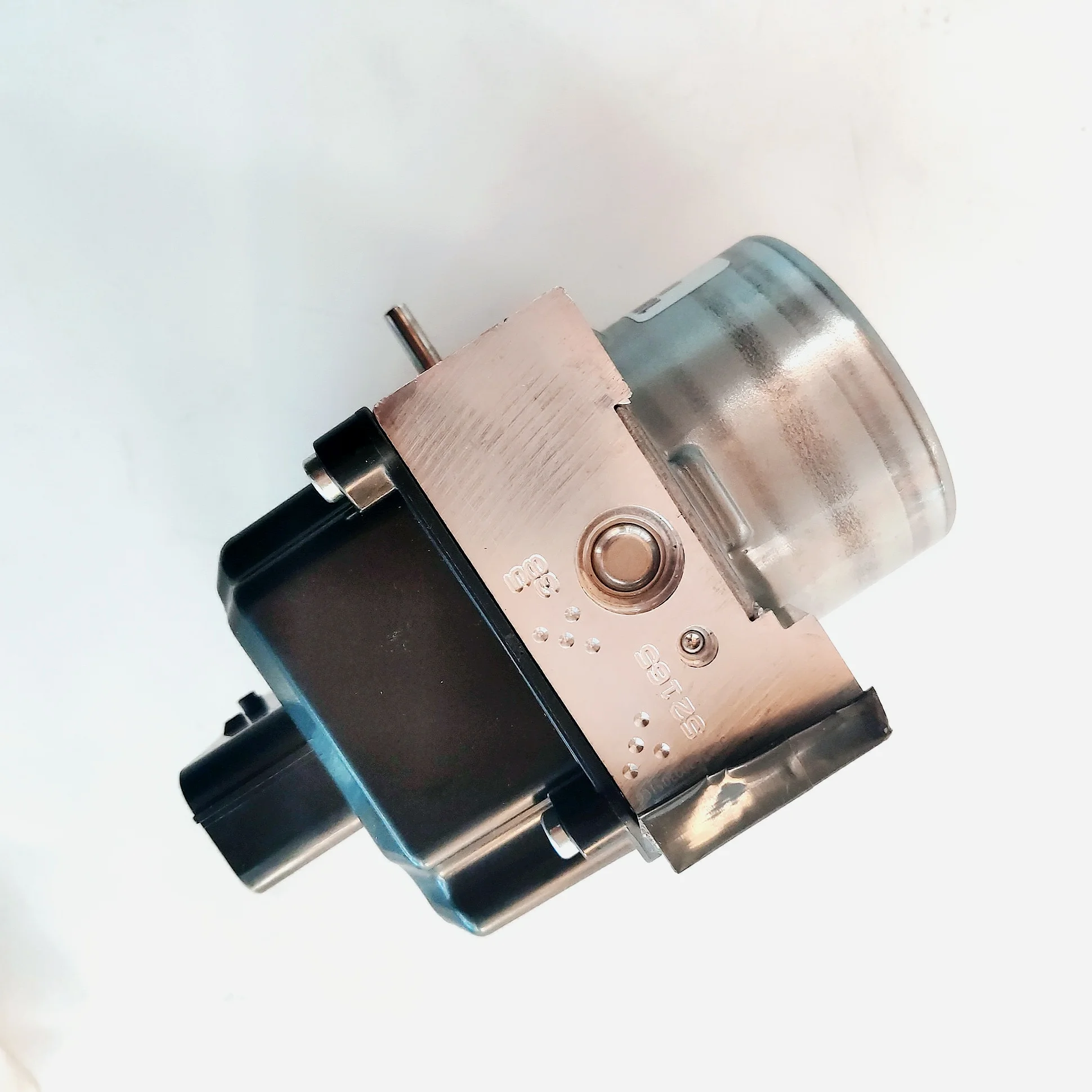 Car parts oe number 58900-V7040 for JAC Refine M5 ABS pump