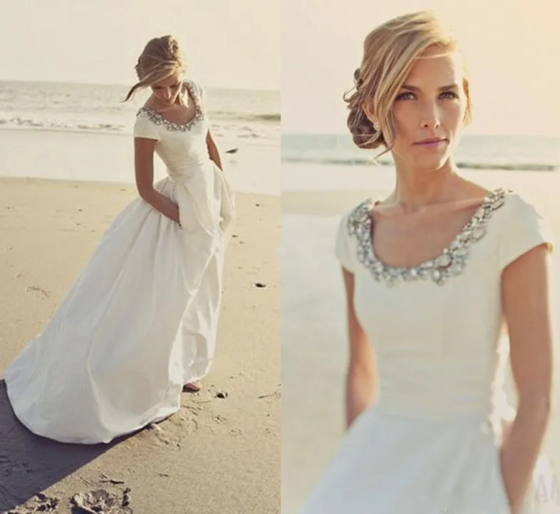 

Modern Wedding Dresses with Pockets 2020 Short Sleeves Scoop Beading Crystal Spring Beach Wedding Bridal Gowns Custom Made
