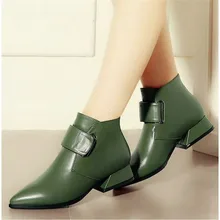 Женские ботинки на толстом каблуке; мягкие женские повседневные ботинки в стиле ретро с острым носком; сезон осень-зима; однотонные Зеленые ботинки на высоком каблуке