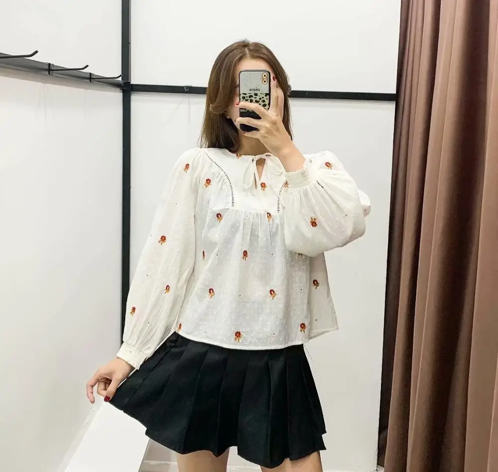 

NoEnName_Null Long Sleeve 2020 New Women Fashion Flower Embroidery Blouse Office Lady Lace Spliced Shirt Chic Casual Slim Blusas