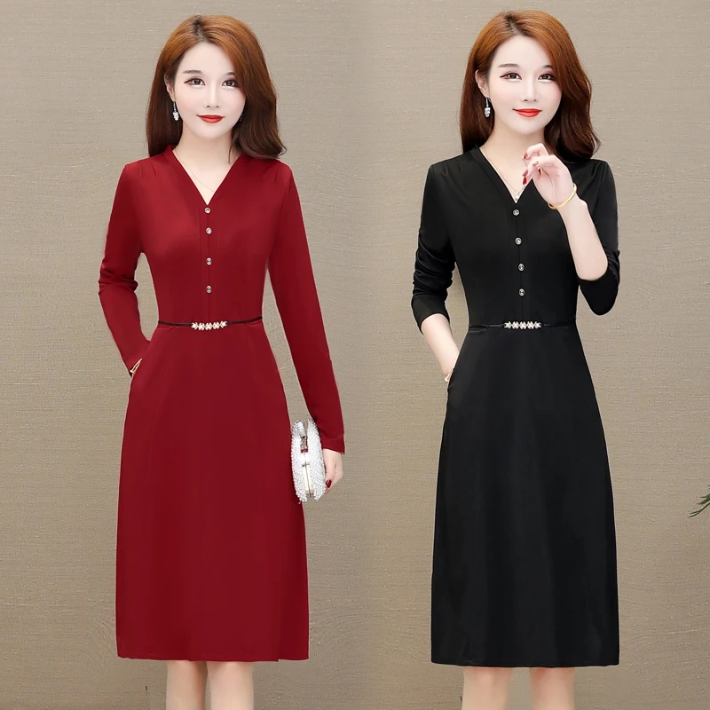 

2020 spring and summer fashion models are thin and slim-fitting knee-length skirts 860