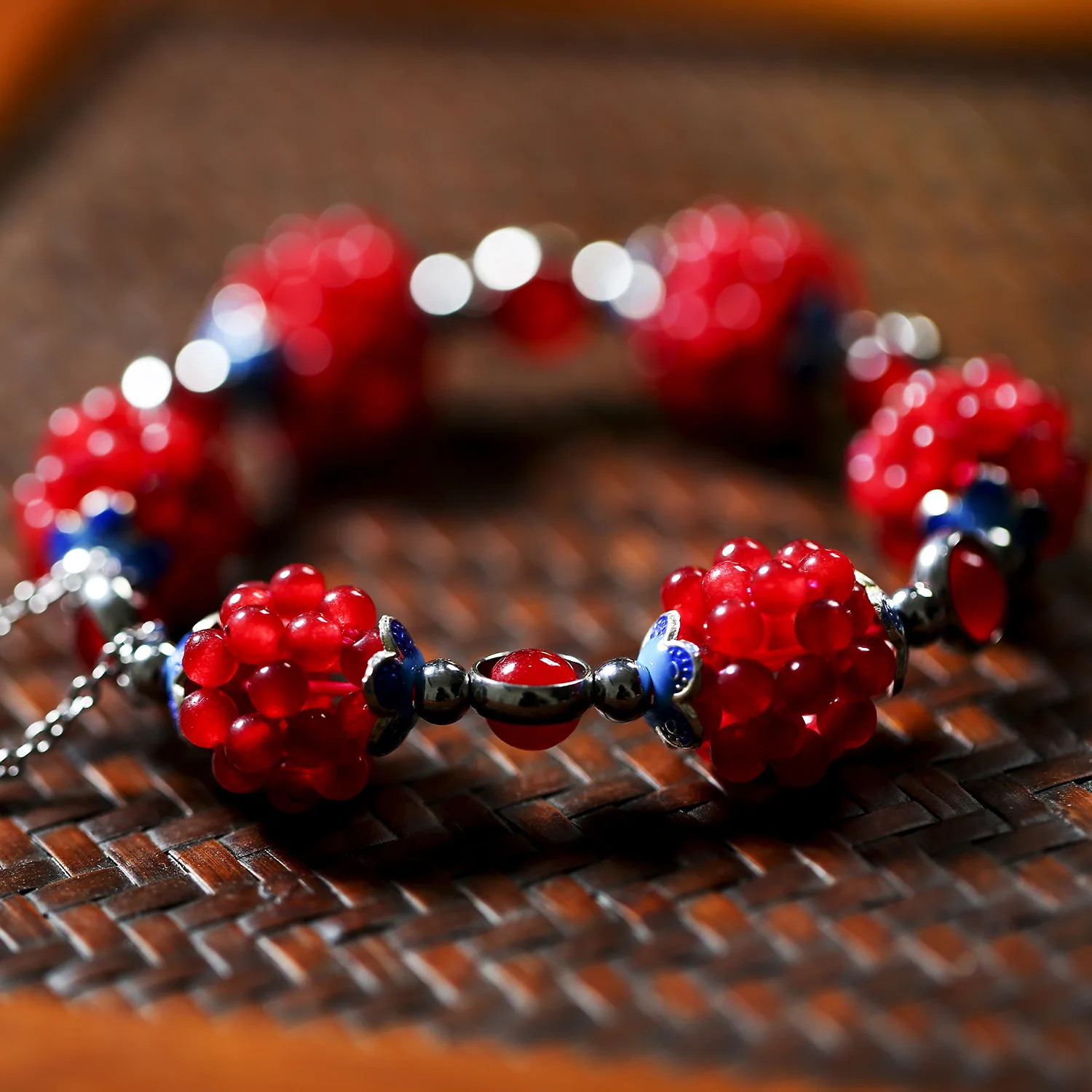 

Xiao zhen qing hua Origional Exquisite Bracelets Jade Emerald Weaving Staphylococcus Collocation Cloisonne Craft Cool Jewelry