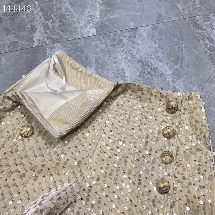 Женская куртка и шорты