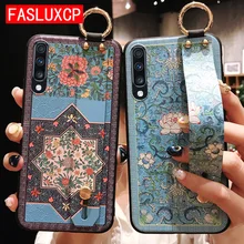 Para Samsung A40 funda 3D en relieve Vintage correa para la muñeca para Samsung A71 A51 A50 A70 A10 A20 A30 Note 10 Plus funda de soporte suave